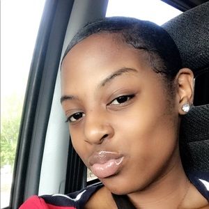 Meet your Posher, Niya